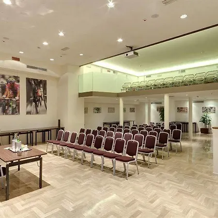 City Hotel
