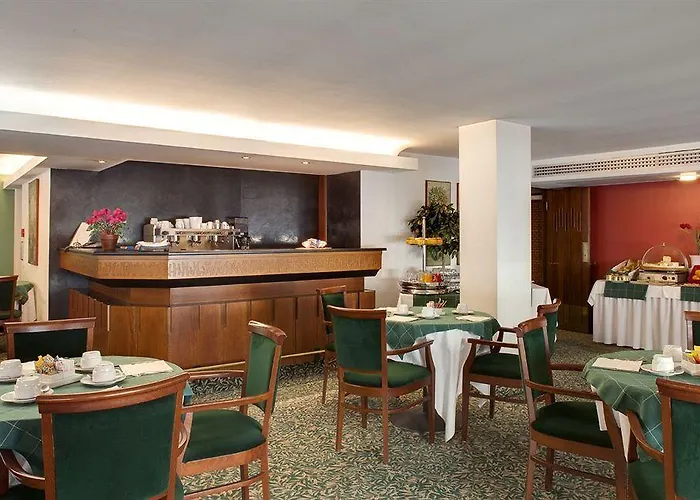 City Hotel فاريسّي
