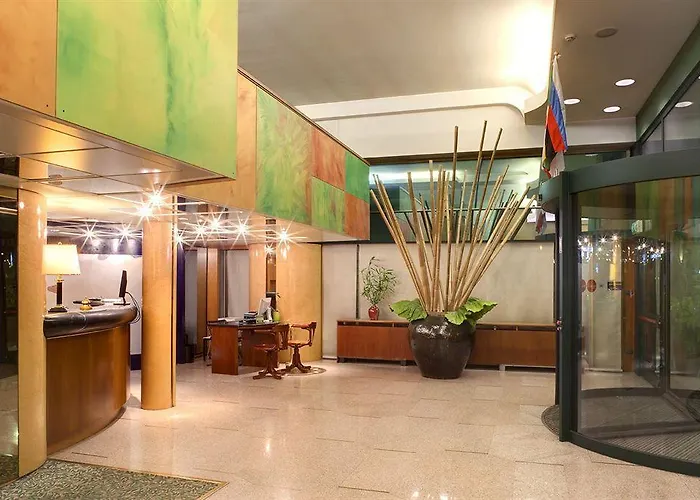 City Hotel 4*