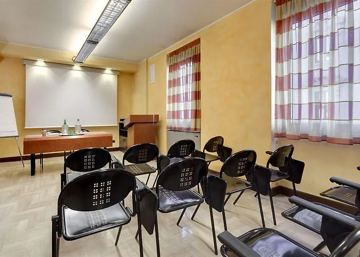 City Hotel 4* فاريسّي