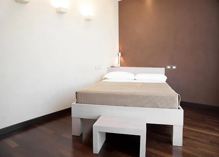 City Hotel فندق فاريسّي
