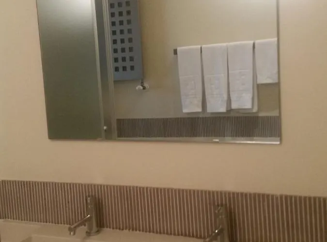 City Hotel فاريسّي