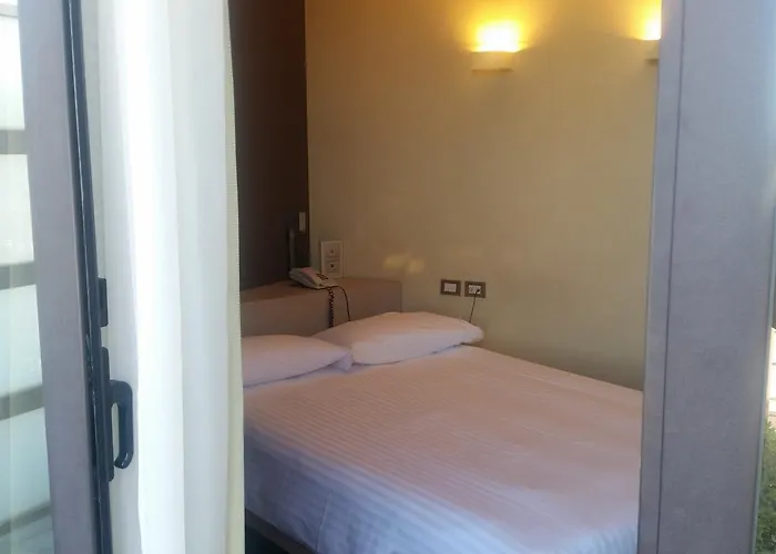 City Hotel فاريسّي