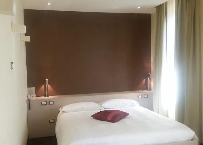 City Hotel فاريسّي