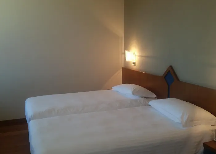 City Hotel فاريسّي