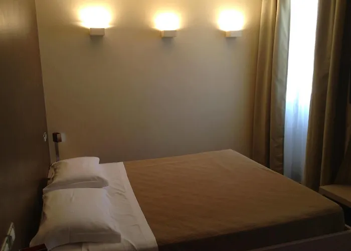 فندق City Hotel