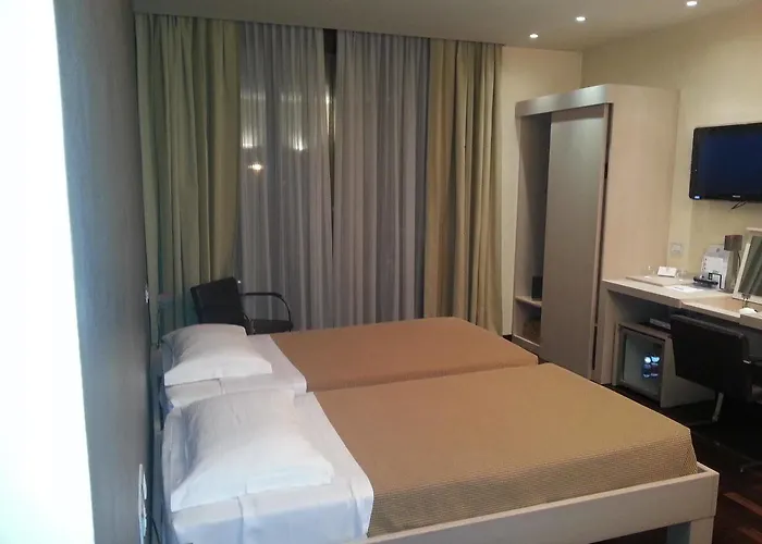 فندق City Hotel فاريسّي