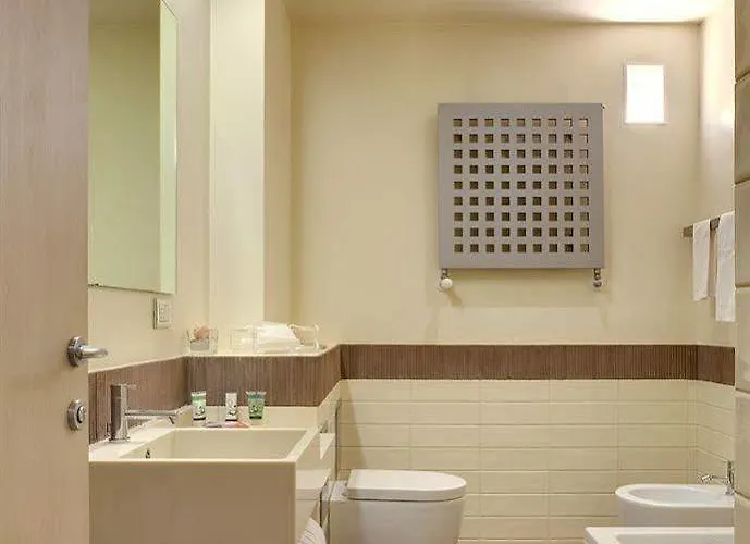 City Hotel فاريسّي