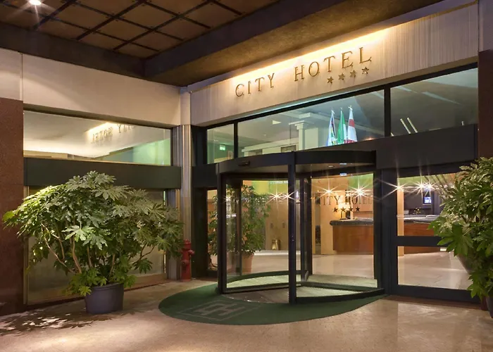 City Hotel 4* فاريسّي
