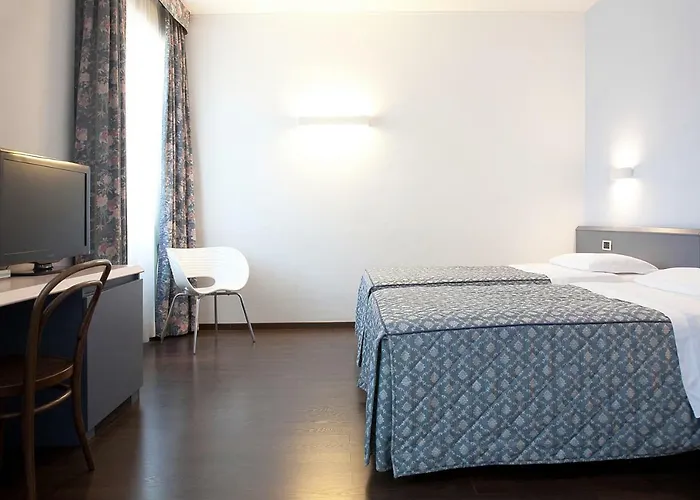 City Hotel فاريسّي