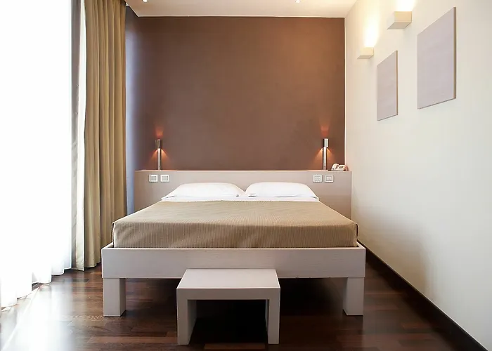 City Hotel فاريسّي