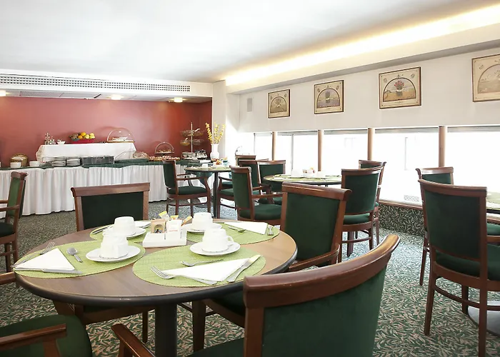 City Hotel فندق فاريسّي