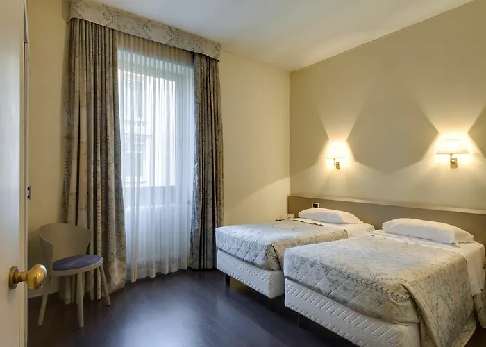 City Hotel فندق