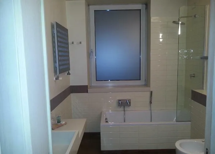 City Hotel فاريسّي