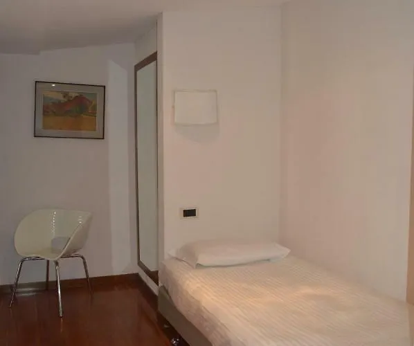 City Hotel فندق فاريسّي