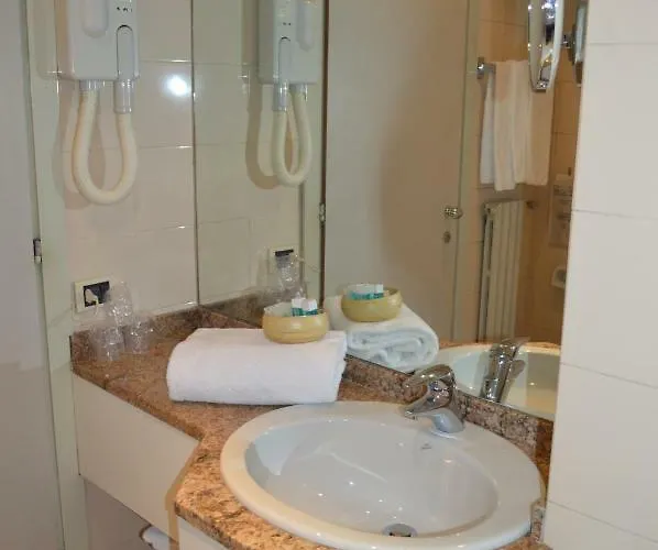 City Hotel فاريسّي