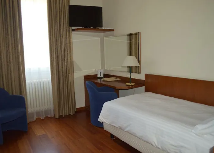 City Hotel 4* فاريسّي